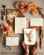 HOCHZEITS EINLADUNGEN moderne Kalligraphie / feine Kunst Fall Fine Art Prägung Elfenbein Gold Hochzeitseinladung, Pampasgras Florale Hochzeitseinladung, Boho Brandorange Einladungssatz, Wachssiegel Monogramm Hochzeitseinladungssatz, Gerissene Kante Einladungen, Zerrissene Kante Hochzeitseinladungen golden.18