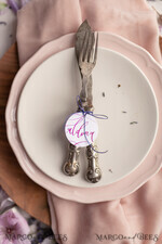 PLATZKARTEN / TISCHKARTEN  
 Kalligraphie Romantische runde Hochzeitsplatzkarten, elegante Namensschilder, minimalistische weiße Platzkarten mit Kalligrafie-Design, modernes Namensschild für Hochzeitstische, bearbeitbarer Text22