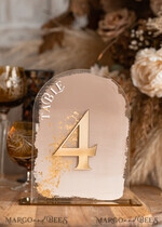 TISCHDEKORATIONSCHILDER   Acryl Tischdekoration Zahlen Acrylbogen Ombre Beige Tischnummern, klare Acryl- und Goldtischnummern, Nude Taupe Gold Plexi Tischnummern, tanfarbene Luxus Hochzeits Tischdekoration, erdige Hochzeitsschild.15