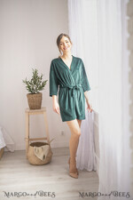 BRIDESMAID/BEST MAN BOX WEDDING ROBE  Emerald green wedding robe with gold foil inscription. Gift for Maid of Honor; Will you be my bridesmaid gift4