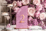 TISCHDEKORATIONSCHILDER   Samt Tischnummern und Dekoration Mauve-Velours-Tischnummer, Gold-Acryl-Halbbogen-Tischschild, Staubige-Rose-Velours-Hochzeitstischnummer mit Ständer, Gold-Plexi-Lila-Tischnummern MvS12