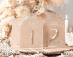 TISCHDEKORATIONSCHILDER   Samt Tischnummern und Dekoration Luxuriöse samtige gewölbte Tischnummern mit Acrylständer, beige Samt- und Gold-Acryl-Hochzeitstischdekoration, 3D goldene Buchstaben gewölbte Tischnummern, Hochzeitsbeschilderung.11