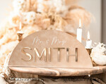 TISCHDEKORATIONSCHILDER   Samt Tischnummern und Dekoration Goldene Acryl Tisch Mr und Mrs Schilder mit Ständer, Beige Samt und goldene Tischschilder, Goldene Plexi Tisch Mr und Mrs Schilder, Luxus Hochzeits Tischdekoration Centerpieces9