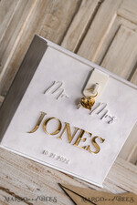KARTONBOXEN  
 Samtkartenboxen Weiße Samt-Geschenkkartenbox mit Schloss & Karten Geschenke Schild Set, Samt klassische Hochzeitswunschbrunnen Geldgeschenkkartenbox, personalisierte goldene Plexi-Hochzeitskartenbox, luxuriöse Kartenbox, Hochzeitskartenbox mit Deckel, Hochzeitsgeldbox.25