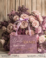 BLUMENMÄDCHEN / SEITENJUNGE SCHILDER Acrylschilder für Blumenmädchen / Ringträger Personalisierte Acryl-Hochzeitsbeschilderung, mauve Samt Page Boy-Schild, staubroségoldenes Acryl-Blumenmädchen-Schild, Pflaumen-Page-Boy-Hochzeitsschild, boh9
