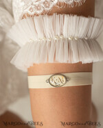 BRAUT Bolero, Kleider, Strumpfband STRUMPFBAND FÜR DIE BRAUT Set aus zwei Strümpfen, personalisierte Hochzeitsstrumpf in Box, etwas blaues Tüllspitzen-Strumpf & personalisiertes Wurfset, Strumpf für die Braut, Geschenk zur Brautparty, Elfenbein Tüllstrumpfset, Geschenk für die Braut, Wurfstrumpf.9