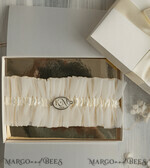 BRIDE bolero, robes, garter Geschenkidee für die Braut Strumpfband Strumpfband mit den Individualen des Brautpaares und dem Hochzeitsdatum in Geschenkbox – Überraschung vom Junggesellinnenabschied5