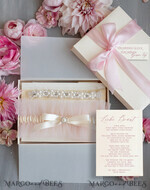 BRIDE bolero, robes, garter Geschenkidee für die Braut Strumpfband Zartes Strumpfband in Blush mit Perlenstein – Geschenkset mit Karte – „Etwas Blaues“ zur Hochzeit5