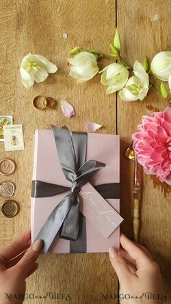 HOCHZEITS EINLADUNGEN Elegante Einladungen Klassische Karten Romantische Blush-Pink-Box-Hochzeitseinladung Suite, elegante Heather-Hochzeitseinladungen, luxuriöse Acryl-Plexi-Hochzeitseinladungen, Glamour-Vellum-Hochzeitkarten28
