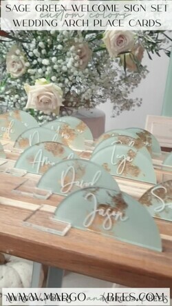PLATZKARTEN / TISCHKARTEN  
 Acrylgold klar / Holz 3D Acrylbogen Salbeigrün Flachplatzkarte mit Stand, bemalte Acryl- und Gold-Flachplatzkarte, Grünpflanzen Gold Plexi Flachplatzkarte, Garten Luxus Hochzeits Tischdekoration21