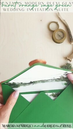 HOCHZEITS EINLADUNGEN Wald / Berge / Waldlandschaft Thema grüne Wald Acryl Hochzeits Einladung Suite, moderne Wald Gebirgs Hochzeit Einladungen, klare Plexi-Glas Suite Hochzeitskarten, Grünflächen Hochzeits Einladungen, Berge Hochzeits Einladung Suite, Kiefern Hochzeits Einladung aus Plexiglas11