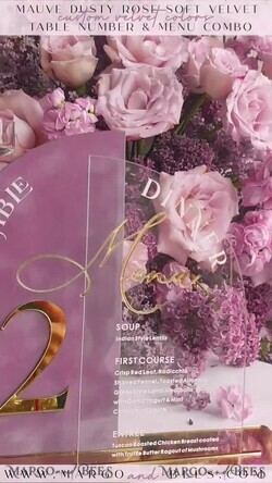 TISCHDEKORATIONSCHILDER   Samt Tischnummern und Dekoration Mauve-Acryl-gestellte Tischnummern und Menü-Set, klare Acryl- und staubige rosafarbene Samtschilder, goldene Tischnummern und Menü-Kombination, lila-goldene Samttischnummern16