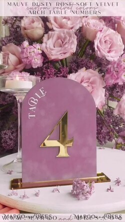 TISCHDEKORATIONSCHILDER   Samt Tischnummern und Dekoration Mauve Acryl Bogen Tisch Nummer, Staubige Rose Samt Tischschild, Gold Plexi Samt Tischnummern in Staubigem Blau, Lila Hochzeits Tischnummer mit Ständer15