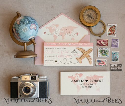 SAVE THE DATES Strand-Reise-Magnete Blush Pink Holzflugzeugmagnet Save The Date Karten Boardingpass Reise Flugzeug Save the Dates Zielhochzeitsmagnete