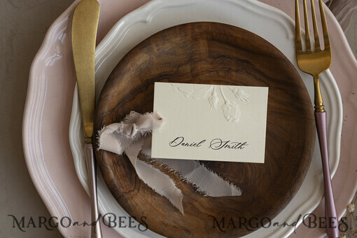 PLACE CARDS / TABLE CARDS Romantic Boho/ Botanical/ Floral Floral Place Cards, Romantic Wedding Place Cards, Custom Wording Luxury White Name Tags, Elegant Table Decor, Handmade Wedding Table Place Cards with Gold Twine