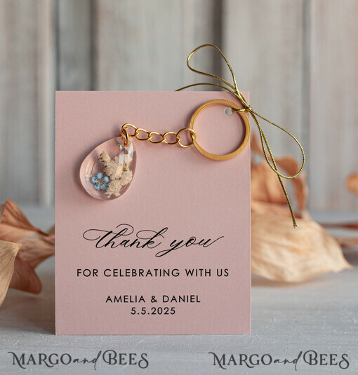 WEDDING FAVORS Resin Custom Resin Keychain Hochzeitsgeschenke für Gäste im Großhandel, maßgeschneiderte Harz-Schlüsselanhänger, personalisierte Dankeschön-Geschenke, Tropfen-Schlüsselanhänger mit vergoldeten Edelstahl-Beschlägen.