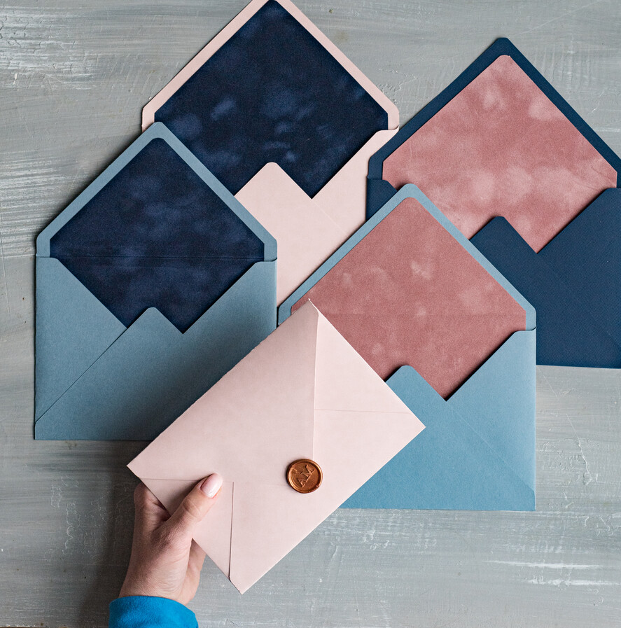 HOCHZEITS EINLADUNGEN Samtene Umschläge benutzerdefinierte Mixfarben Umschläge für Einladungen mit Samtfutter, A7 handgemachte Umschläge mit Samtfutter für Hochzeitskarten