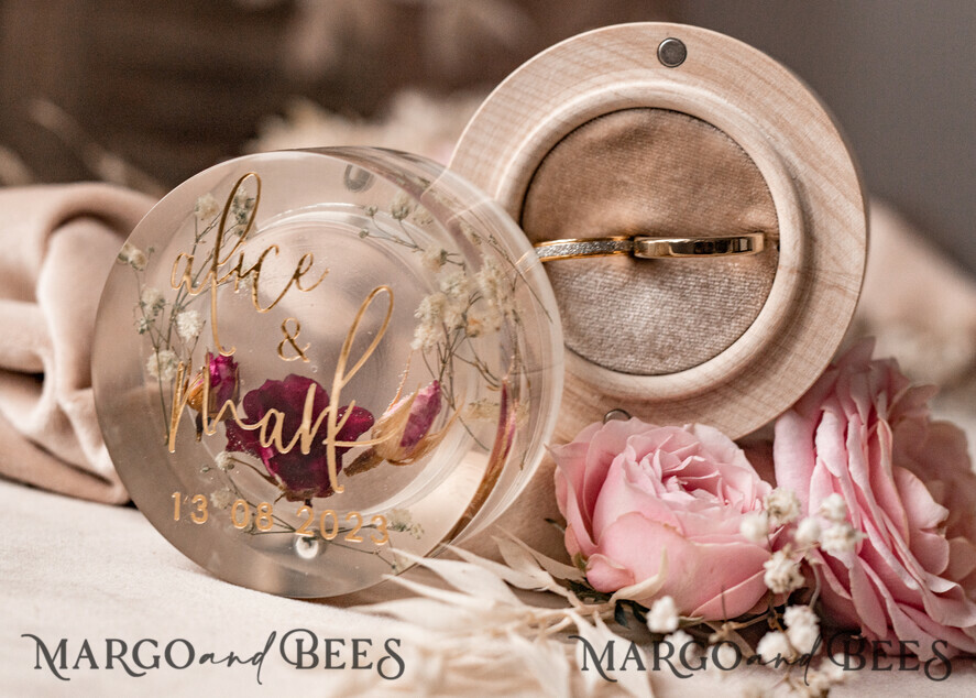 Wedding flowers and rings discount