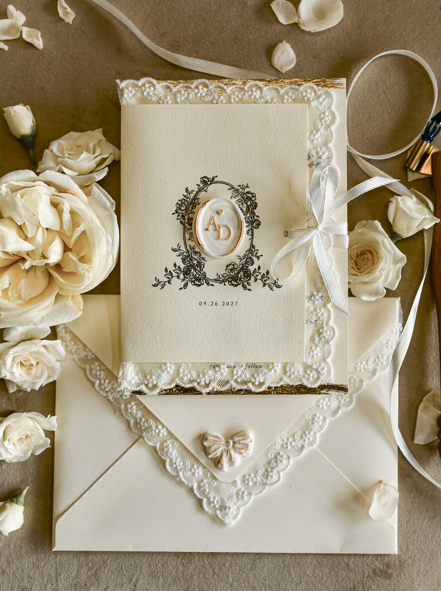 WEDDING INVITATIONS vintage lace/ rustic lace Personalized Golden Wedding invitations Vintage Lace wedding Cards