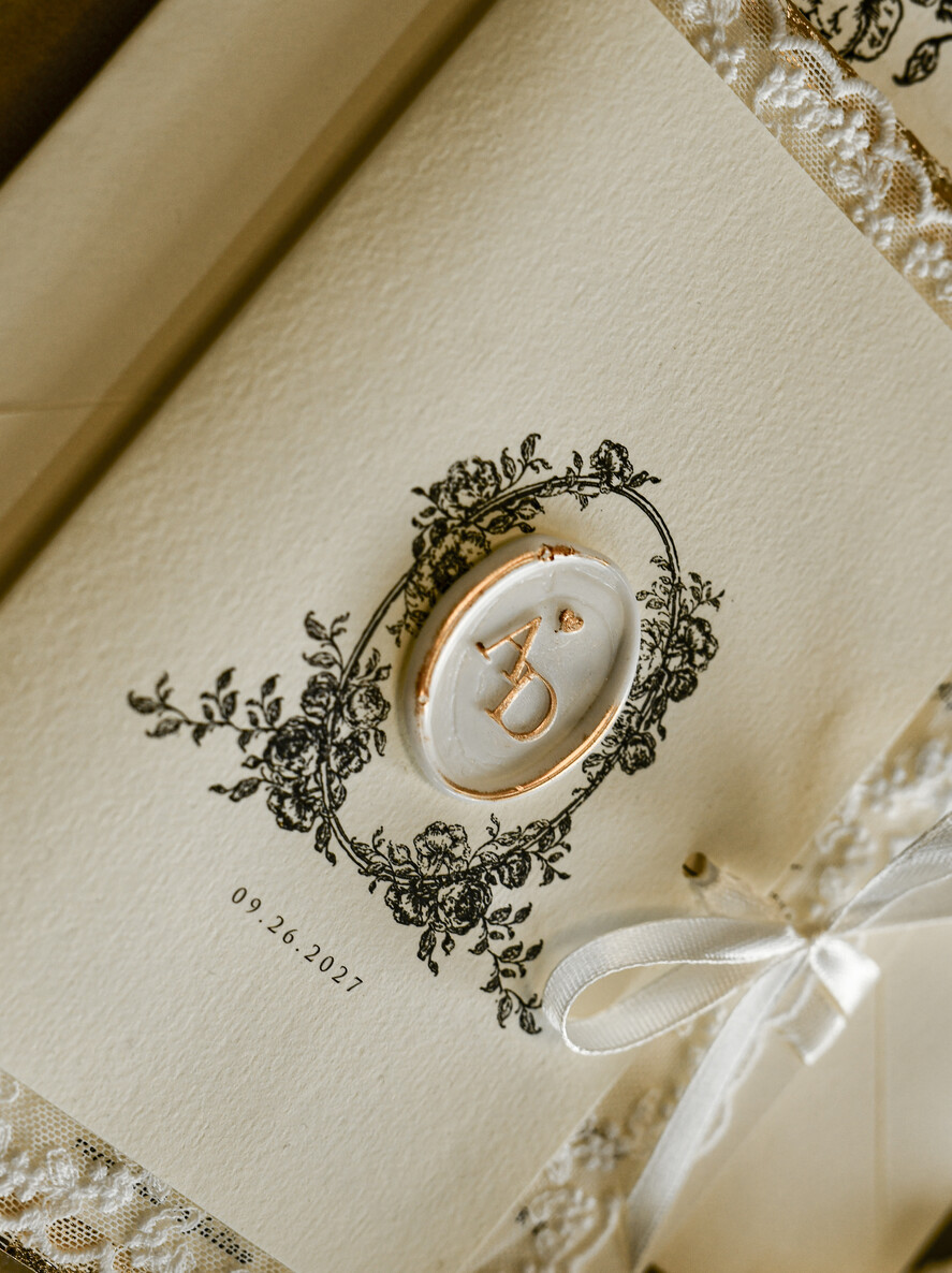 WEDDING INVITATIONS vintage lace/ rustic lace Personalized Golden Wedding invitations Vintage Lace wedding Cards