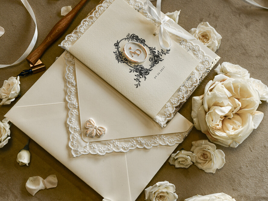 WEDDING INVITATIONS vintage lace/ rustic lace Personalized Golden Wedding invitations Vintage Lace wedding Cards