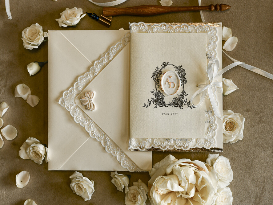 WEDDING INVITATIONS vintage lace/ rustic lace Personalized Golden Wedding invitations Vintage Lace wedding Cards