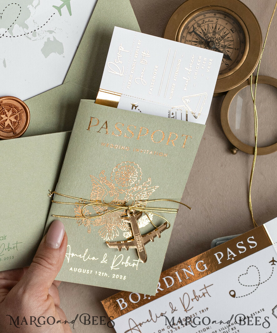 HOCHZEITS EINLADUNGEN Pass zur Liebe / Strandhochzeits-Einladungen Gold Salbeigrün Pass Hochzeitseinladung, Goldene Hochzeitseinladungen Boarding Pass, Grünreise Reisepass Hochzeitseinladungen im Ausland, Hochzeitskarten für Ziel Griechenland, Toskana Reisekarte Hochzeitspapeterie Italien Weltkarte.