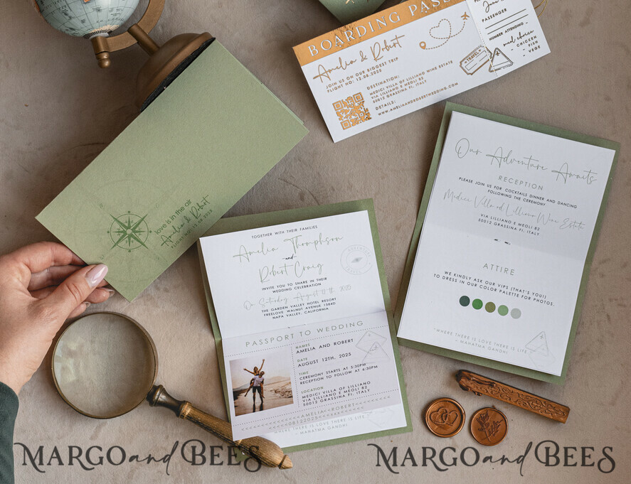 HOCHZEITS EINLADUNGEN Pass zur Liebe / Strandhochzeits-Einladungen Gold Salbeigrün Pass Hochzeitseinladung, Goldene Hochzeitseinladungen Boarding Pass, Grünreise Reisepass Hochzeitseinladungen im Ausland, Hochzeitskarten für Ziel Griechenland, Toskana Reisekarte Hochzeitspapeterie Italien Weltkarte.