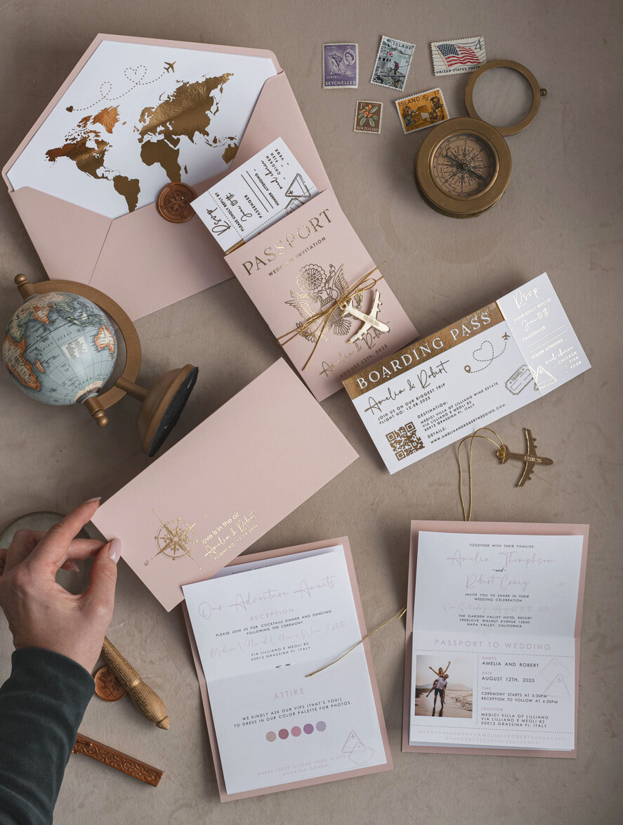 HOCHZEITS EINLADUNGEN Pass zur Liebe / Strandhochzeits-Einladungen Goldene Blühende Pink Passport Hochzeits Einladung, Goldene Hochzeitskarten Boarding Pass, Reise Pass Hochzeits Einladungen im Ausland, Ziel Hochzeits Einladungen, Reise Karte Hochzeitsstationery.