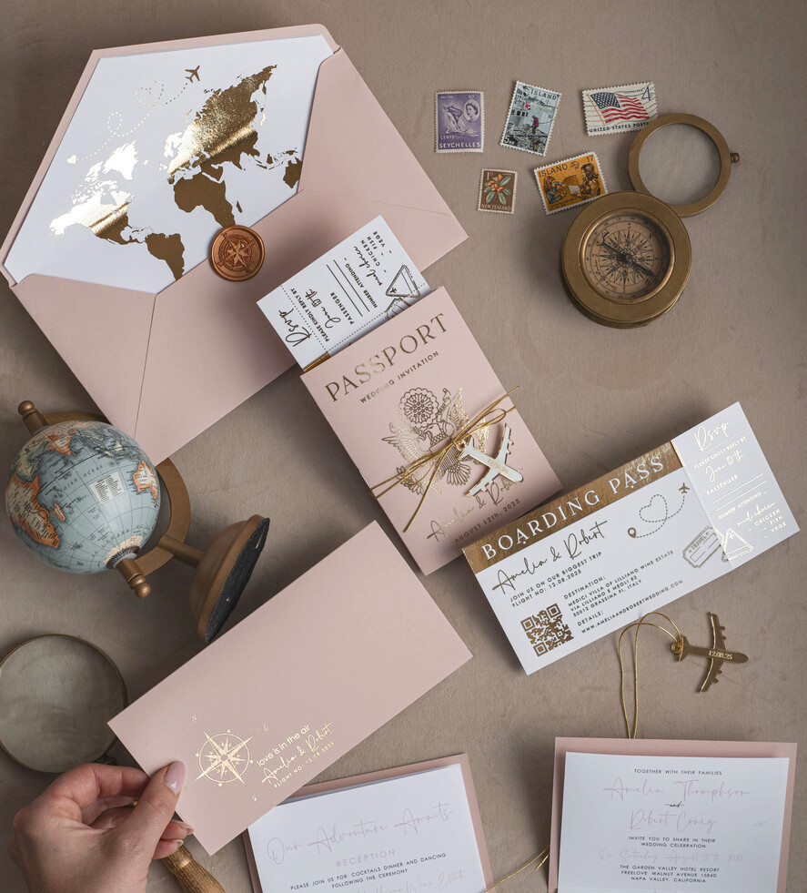 HOCHZEITS EINLADUNGEN Pass zur Liebe / Strandhochzeits-Einladungen Goldene Blühende Pink Passport Hochzeits Einladung, Goldene Hochzeitskarten Boarding Pass, Reise Pass Hochzeits Einladungen im Ausland, Ziel Hochzeits Einladungen, Reise Karte Hochzeitsstationery.