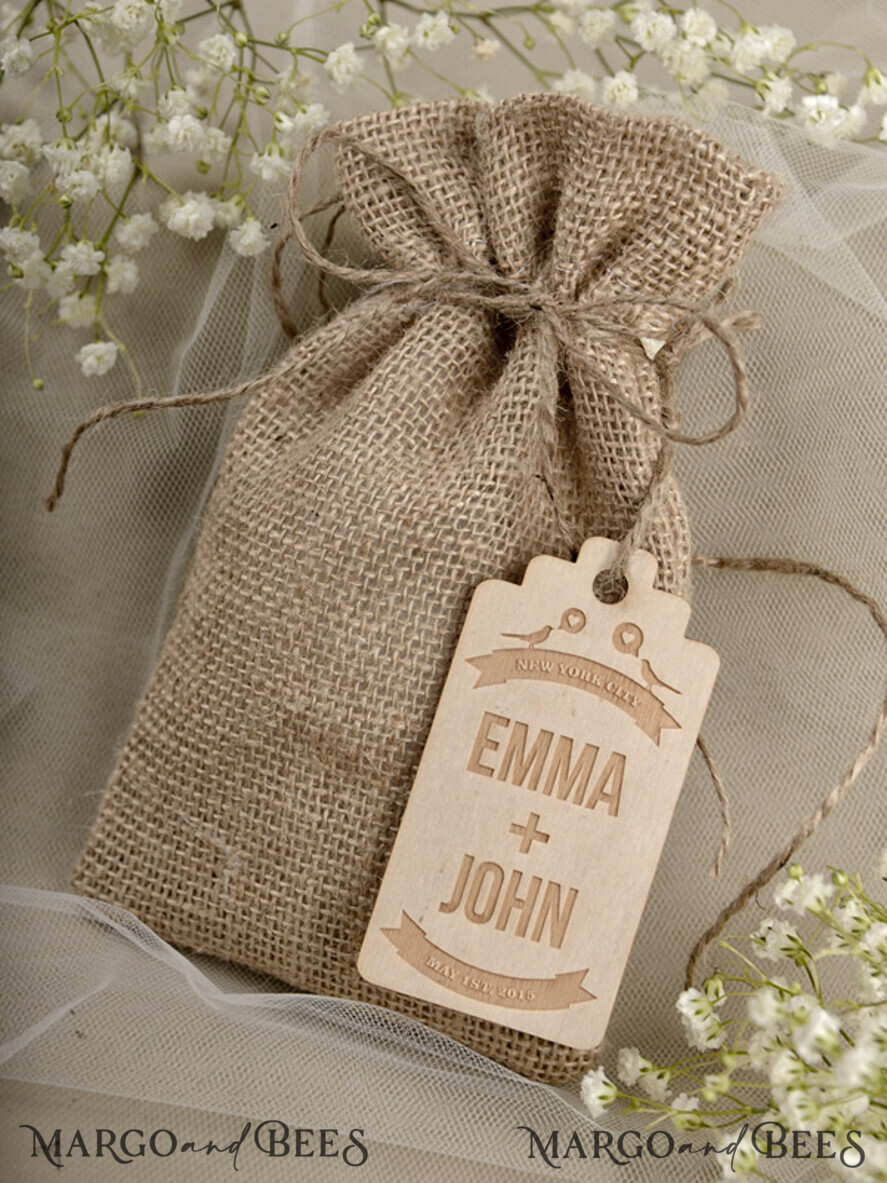 guests favor ideas, Rustic Burlap Favor Bags with wooden tags