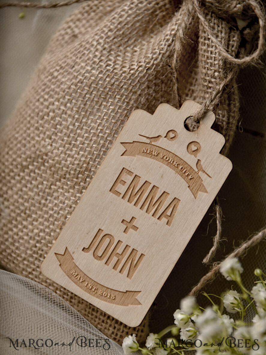 guests favor ideas, Rustic Burlap Favor Bags with tags