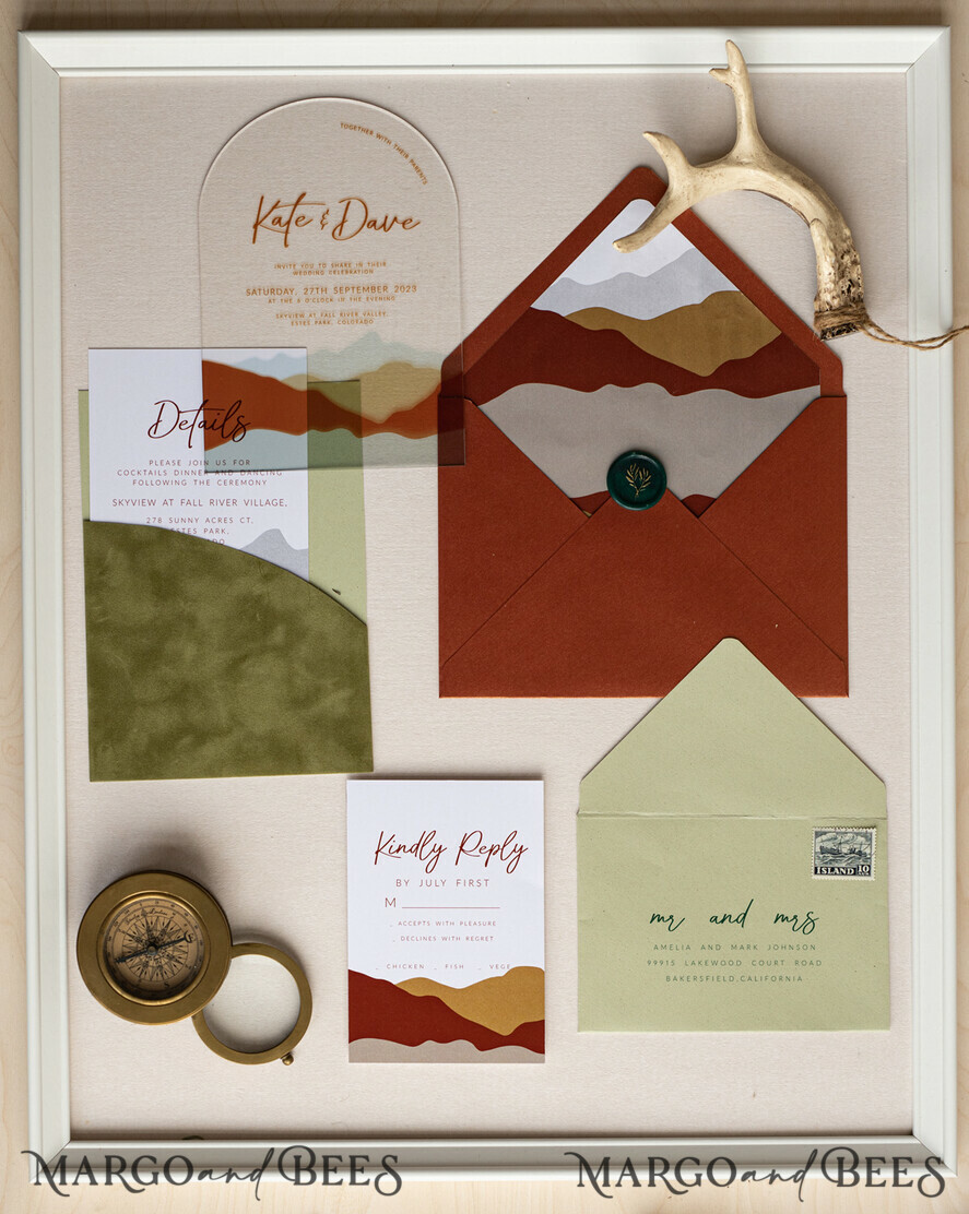 HOCHZEITS EINLADUNGEN Wald / Berge / Waldlandschaft Thema Bergmodernes Bogen-Acryl-Hochzeitsinvitation-Set, moderne Hochzeitskarten aus Arizona, klare Plexiglassuite-Hochzeitskarten, terrakotta Hochzeitskarten, Berghochzeitsinvitation-Set, salbeigrüne Hochzeitskarte aus Plexiglas.