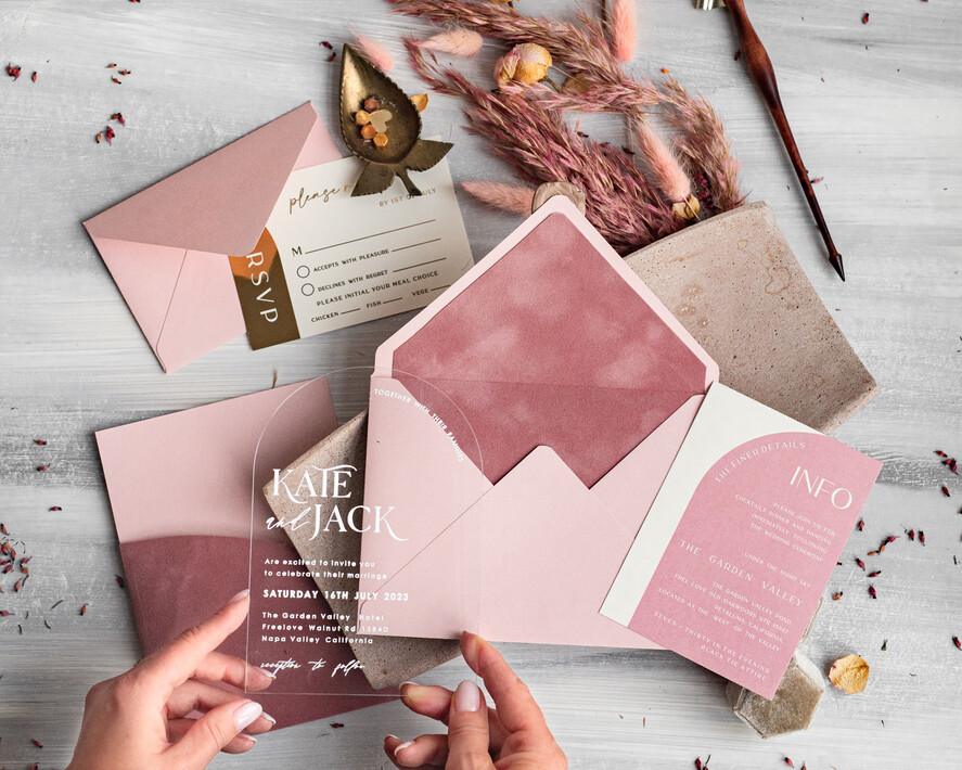 WEDDING INVITATIONS Elegant Invites Classic Cards Arch Plexi Glass Wedding Invitation suite, Blush Pink Golden Wedding Invitations with Rsvp Velvet Pocket, Acrylic Modern Wedding Cards