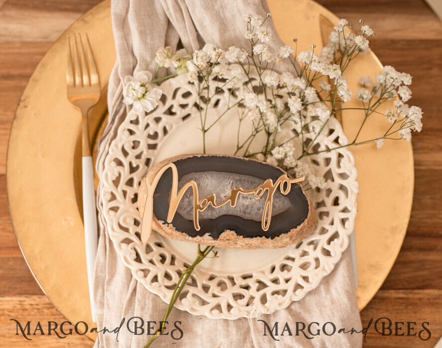 https://margoandbees.com/thumbs/887/templates/template_7/8/images/products/432/5109bf6c0ba13933879f5fae1fdc29aa/place-cards-table-cards-acrylic-gold-clear-wood-3d-01-acmirr-wp.jpg