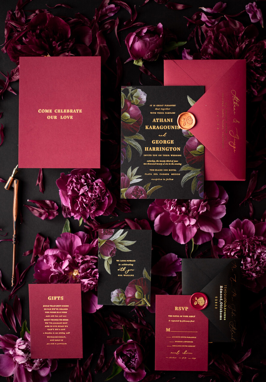 HOCHZEITS EINLADUNGEN Moderne Einladungen Florale Karten Schwarze Hochzeitseinladungen, schwarze Karte, rote Hochzeitseinladungen, burgunderrote Hochzeitseinladungen, Marsala Hochzeitseinladungen, Blumenblüte, roter Umschlag, rot-schwarze Hochzeitseinladungen, florale Hochzeitseinladungen, goldene Beschriftung, vintage Blumen, vintage Blumenillustration, vintage Hochzeitseinladungen, florale Hochzeitspapeterie, florale Hochzeitsaccessoires, personalisierte Hochzeitseinladungen, handgemachte Hochzeitseinladungen.