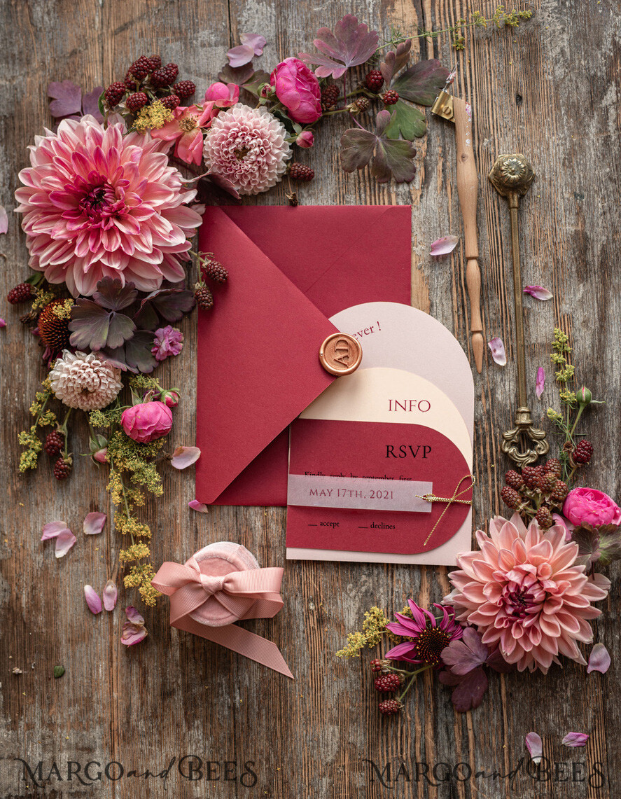 HOCHZEITS EINLADUNGEN Moderne Einladungen Florale Karten Geometrische Hochzeitskarten, geometrische Hochzeitseinladungen, rote Hochzeitseinladungen, Marsala Hochzeitseinladungen, rote Hochzeitskarten, elfenbeinfarbene Hochzeitseinladungen, rote und elfenbeinfarbene Hochzeitseinladungen, elfenbeinfarbene Hochzeitsstationery, elfenbeinfarbene Hochzeitsaccessoires, ovale Hochzeitseinladungen, runde Hochzeitskarten, runde Karten, ecru Hochzeitseinladungen, moderne Hochzeitseinladungen, florale Hochzeitseinladungen, elegante Hochzeitseinladungen, Pergament, Pergamentumschlag.