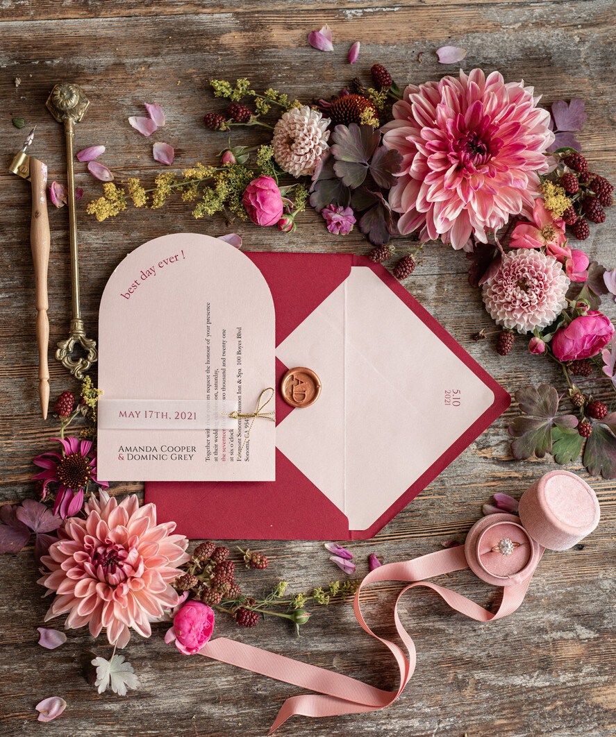 HOCHZEITS EINLADUNGEN Moderne Einladungen Florale Karten Geometrische Hochzeitskarten, geometrische Hochzeitseinladungen, rote Hochzeitseinladungen, Marsala Hochzeitseinladungen, rote Hochzeitskarten, elfenbeinfarbene Hochzeitseinladungen, rote und elfenbeinfarbene Hochzeitseinladungen, elfenbeinfarbene Hochzeitsstationery, elfenbeinfarbene Hochzeitsaccessoires, ovale Hochzeitseinladungen, runde Hochzeitskarten, runde Karten, ecru Hochzeitseinladungen, moderne Hochzeitseinladungen, florale Hochzeitseinladungen, elegante Hochzeitseinladungen, Pergament, Pergamentumschlag.