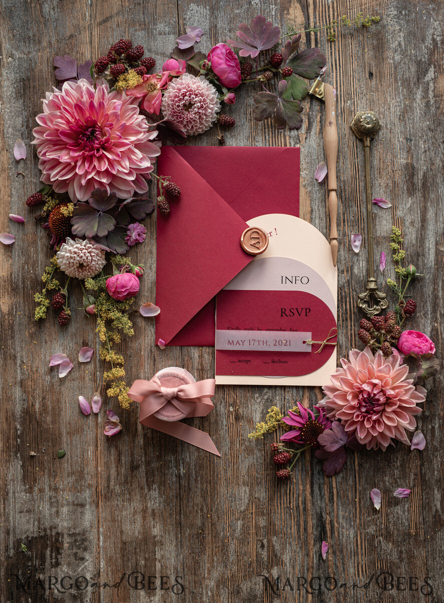 HOCHZEITS EINLADUNGEN Moderne Einladungen Florale Karten Geometrische Hochzeitskarten, geometrische Hochzeitseinladungen, rote Hochzeitseinladungen, Marsala Hochzeitseinladungen, rote Hochzeitskarten, elfenbeinfarbene Hochzeitseinladungen, rote und elfenbeinfarbene Hochzeitseinladungen, elfenbeinfarbene Hochzeitsstationery, elfenbeinfarbene Hochzeitsaccessoires, ovale Hochzeitseinladungen, runde Hochzeitskarten, runde Karten, ecru Hochzeitseinladungen, moderne Hochzeitseinladungen, florale Hochzeitseinladungen, elegante Hochzeitseinladungen, Pergament, Pergamentumschlag.