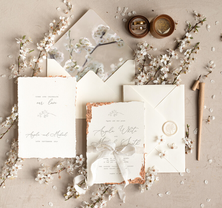 HOCHZEITS EINLADUNGEN Moderne Einladungen Florale Karten Personalisierte Hochzeitskarte mit Satinband, Elegante Hochzeitseinladungen, Fine Art Hochzeitskarten-Set, Hochzeitskarten aus goldenem, gezacktem Papier.