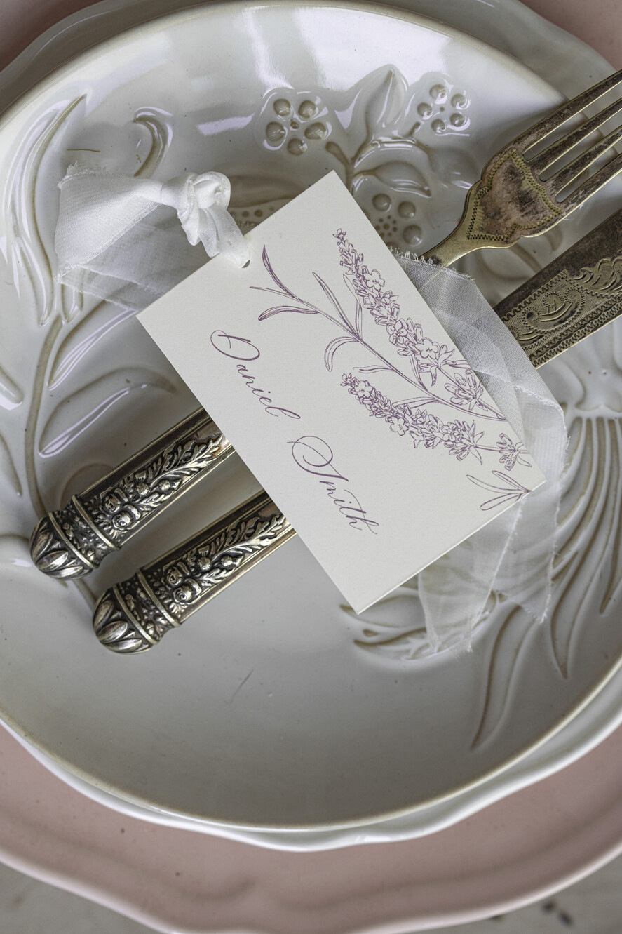 PLACE CARDS / TABLE CARDS Romantic Boho/ Botanical/ Floral Embossed Floral Wedding Place Cards, Personalized Wedding Name Cards, Luxury White Escort Cards, Elegant Reception Table Decor