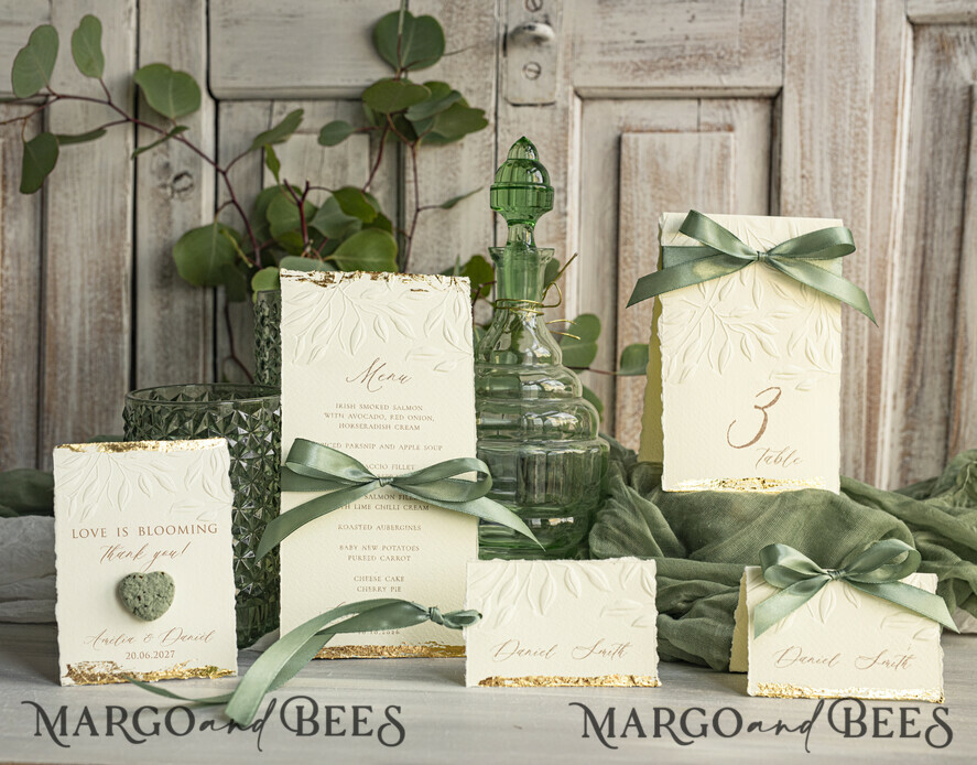 MENU & PROGRAMS romantic Elegant wedding menu card – a stylish way to display your wedding dishes and beautifully complement your table décor and place settings.