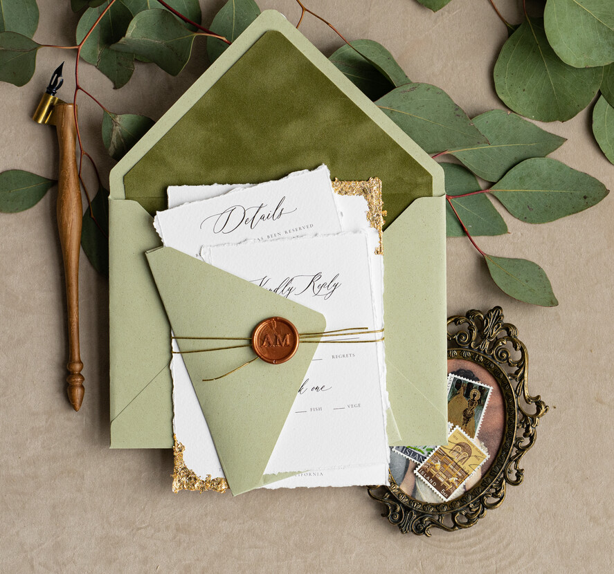 HOCHZEITS EINLADUNGEN moderne Kalligraphie / feine Kunst Feine Kunst Elfenbein Salbeigrüne Hochzeitseinladung, Veranstaltungs-Skizze Hochzeitseinladungen, Vintage Goldene Einladungsreihe, Individuelle Hochzeit Veranstaltungs-Einladung, Deckled Edge Italien Einladungen mit RSVP