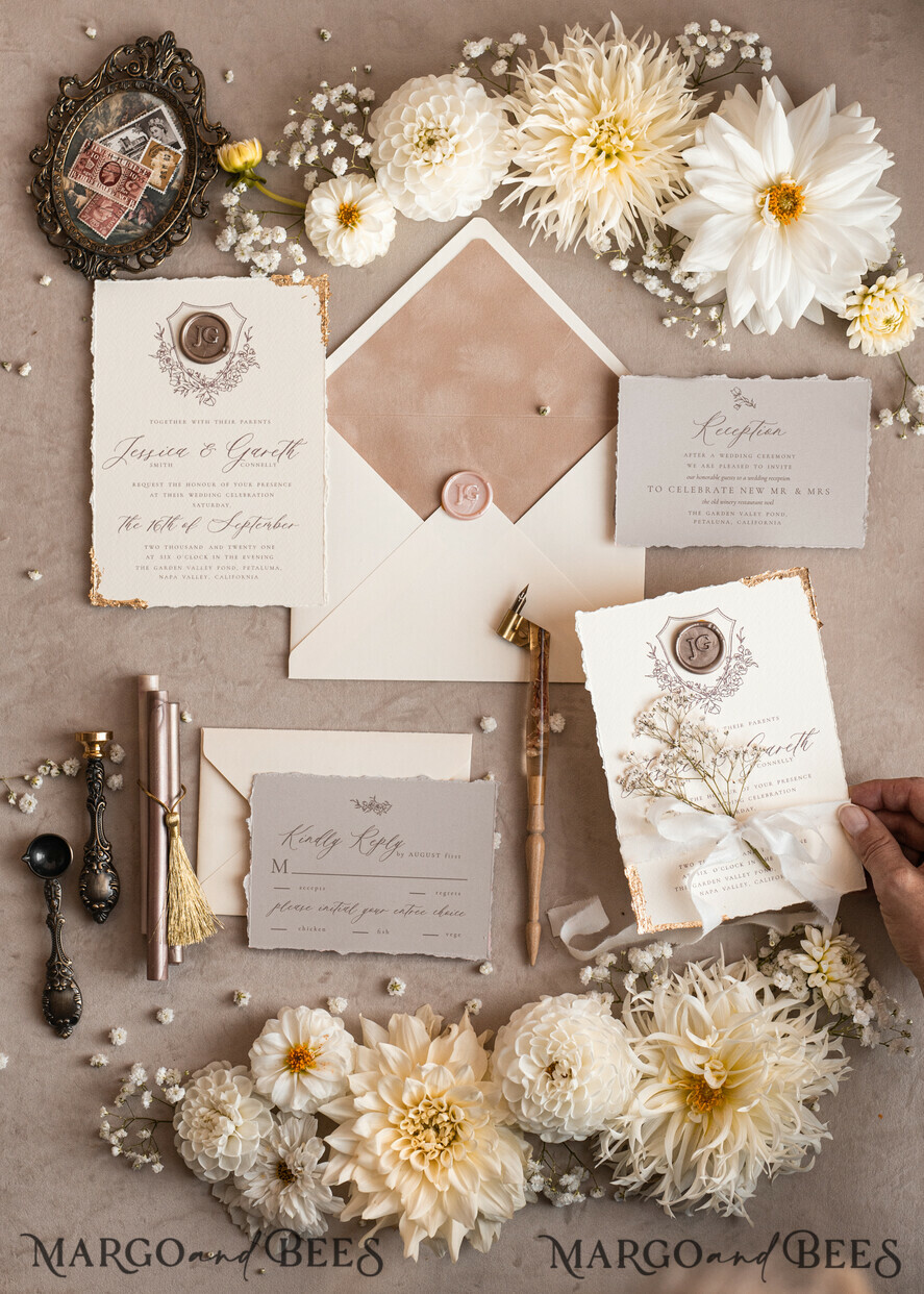 HOCHZEITS EINLADUNGEN moderne Kalligraphie / feine Kunst Kunstvolle Akt-Hochzeitseinladung, Echte Baby Atem Blumige Hochzeitseinladung, Französische Provence Einladungssuite, Gypsophila Hochzeitseinladungssuite, Deckled Edge Einladungen, Zerrissene Kanten Hochzeitseinladungen golden, Kunstvolle Hochzeitseinladungssuite.