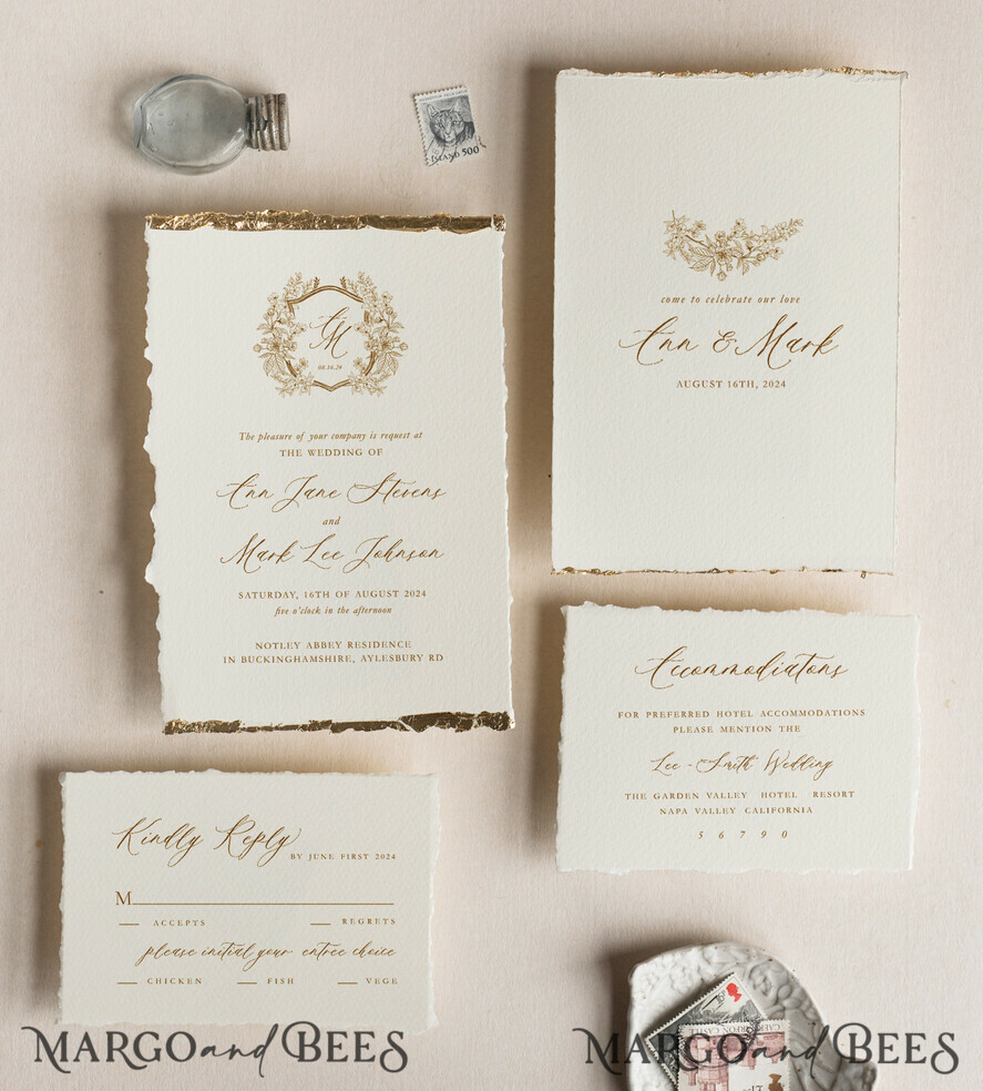 HOCHZEITS EINLADUNGEN moderne Kalligraphie / feine Kunst Prägung aus Elfenbein Gold Hochzeitseinladung, Florale Hochzeitseinladung, Toskana Italien Einladungssuite, Kranz Monogramm Hochzeitseinladungssuite, Fransenrand Einladungen, Zerrissene Kante Hochzeitseinladungen gold, Feine Kunst Hochzeitseinladungssuite, Fransenrand Papier