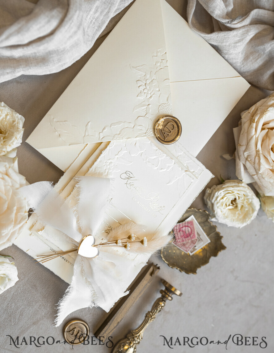 HOCHZEITS EINLADUNGEN geprägte Einladungen Feine Kunst geprägte blinde Elfenbein-Gold-Hochzeitskarte, goldene prägte florale Hochzeitskarte, Boho Ecru geprägte Einladungskollektion, Hochzeitseinladungskollektion aus Baumwollpapier mit Spiegelherz
