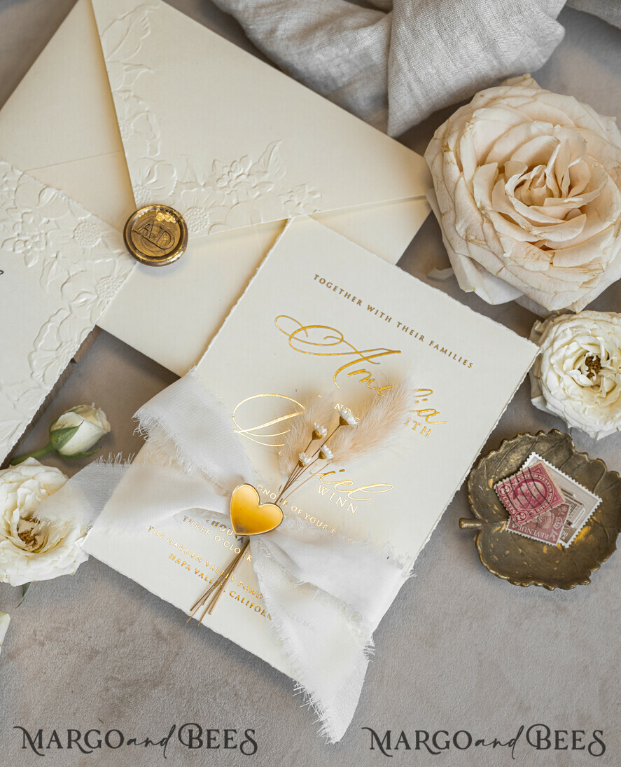 HOCHZEITS EINLADUNGEN geprägte Einladungen Feine Kunst geprägte blinde Elfenbein-Gold-Hochzeitskarte, goldene prägte florale Hochzeitskarte, Boho Ecru geprägte Einladungskollektion, Hochzeitseinladungskollektion aus Baumwollpapier mit Spiegelherz