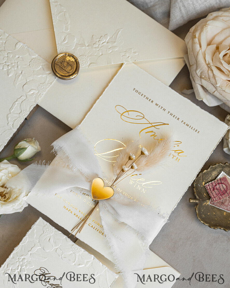 HOCHZEITS EINLADUNGEN geprägte Einladungen Feine Kunst geprägte blinde Elfenbein-Gold-Hochzeitskarte, goldene prägte florale Hochzeitskarte, Boho Ecru geprägte Einladungskollektion, Hochzeitseinladungskollektion aus Baumwollpapier mit Spiegelherz