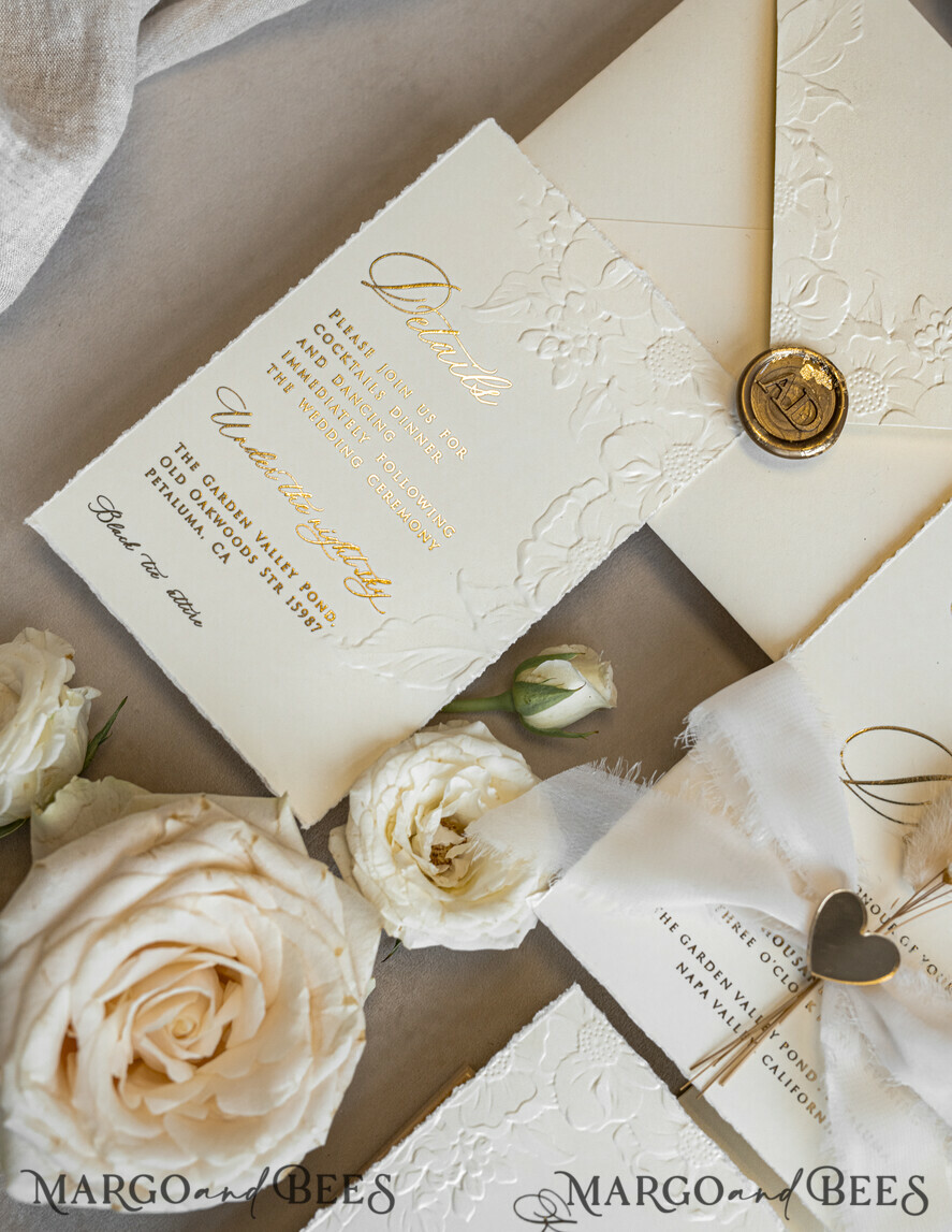 HOCHZEITS EINLADUNGEN geprägte Einladungen Feine Kunst geprägte blinde Elfenbein-Gold-Hochzeitskarte, goldene prägte florale Hochzeitskarte, Boho Ecru geprägte Einladungskollektion, Hochzeitseinladungskollektion aus Baumwollpapier mit Spiegelherz