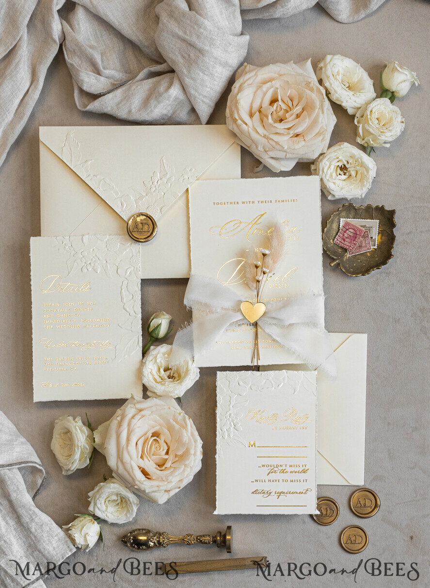HOCHZEITS EINLADUNGEN geprägte Einladungen Feine Kunst geprägte blinde Elfenbein-Gold-Hochzeitskarte, goldene prägte florale Hochzeitskarte, Boho Ecru geprägte Einladungskollektion, Hochzeitseinladungskollektion aus Baumwollpapier mit Spiegelherz